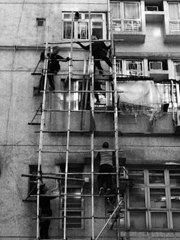 行业动态：政府工作报告185字定调房地产