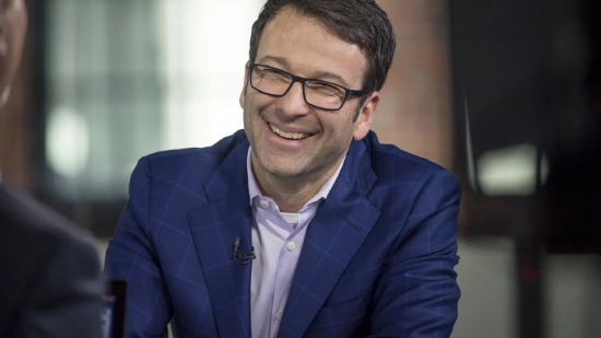 企业办公迎来AI新篇章；微软E7套餐加持Copilot；助力用户实现更高效率协作。