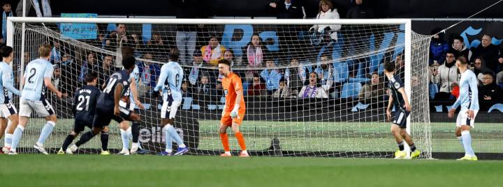  西甲积分激烈拉锯；巴萨主场堡垒坚不可摧，皇马客场能否逆转？ 体育新闻 西甲积分激烈拉锯；巴萨主场堡垒坚不可摧，皇马客场能否逆转？ 体育新闻