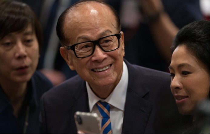  从英国电网到健康未来；李嘉诚九旬仍追逐时光，资本故事耐人寻味。 情感心理 从英国电网到健康未来；李嘉诚九旬仍追逐时光，资本故事耐人寻味。 情感心理