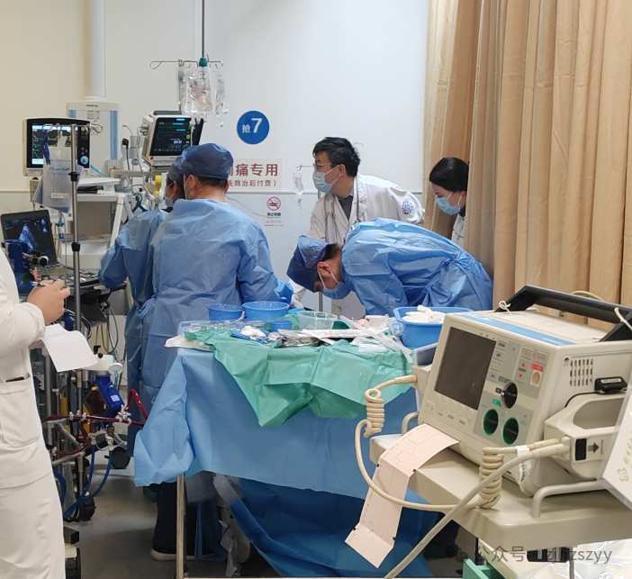  长途堵车酿悲剧；下车即昏迷险丧命；两例肺栓塞敲响出行警钟 健康养生