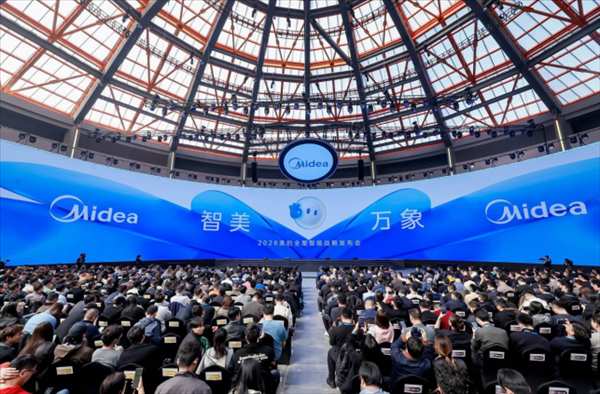  家电巨头美的发力AI转型；自进化智能体亮相；全屋智慧生活加速到来。 IT技术 家电巨头美的发力AI转型；自进化智能体亮相；全屋智慧生活加速到来。 IT技术