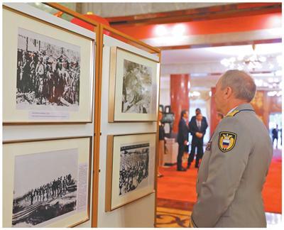  日本战后体制渐趋松动；新型军国主义悄然抬头。地区安全面临严峻考验 新闻 日本战后体制渐趋松动；新型军国主义悄然抬头。地区安全面临严峻考验 新闻 日本战后体制渐趋松动；新型军国主义悄然抬头。地区安全面临严峻考验 新闻