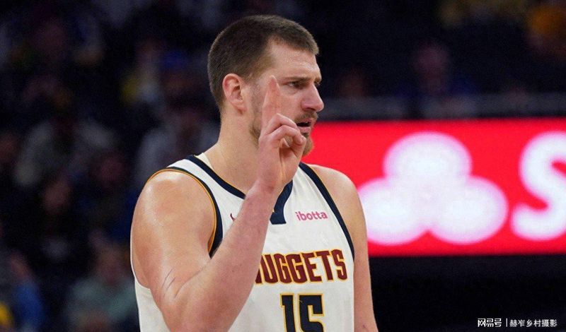 NBA战局深度复盘：掘金险胜太阳的赛场战术解析