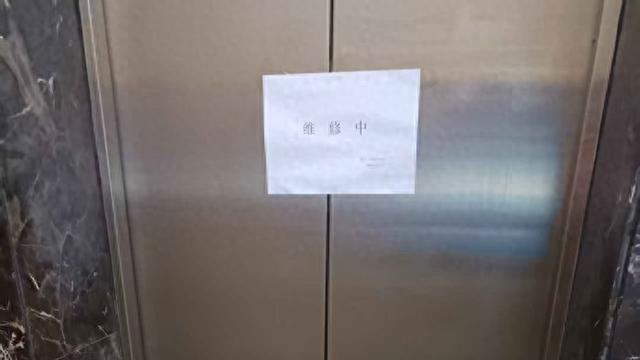  一部摇晃的电梯，困住了300颗回家的心 新闻
